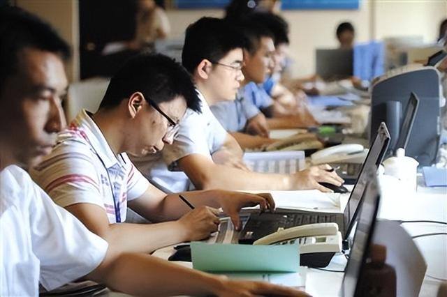 上海打工一个月能挣多少（高校毕业生来到上海工作是否可以获得比较高的收入水平？）