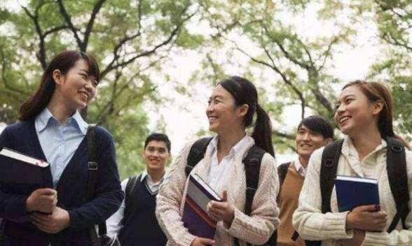 大专文凭出来能干嘛（大学生在大学毕业生中有什么前途？）