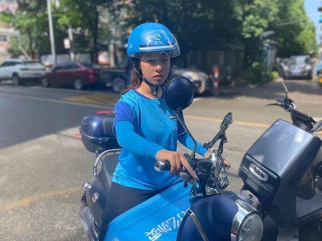 女生送外卖一个月能赚多少（18岁女孩兼职送外卖，一天赚100多元，）