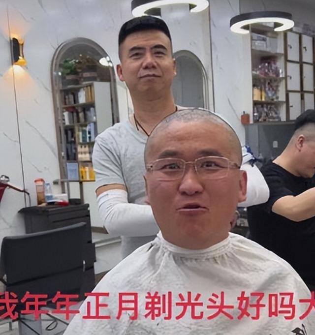 一天赚一万（短视频主播姜涛，曾坐拥500万粉丝，直播间观众不过3000人）