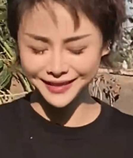 抖音那么多人唱歌有赚钱的吗（她是全网最受欢迎的歌手，一首歌从大排档到千万网红）
