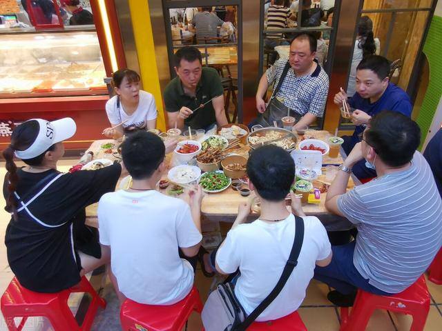 夫妻开什么店比较赚钱（火锅免费吃，不要钱！）