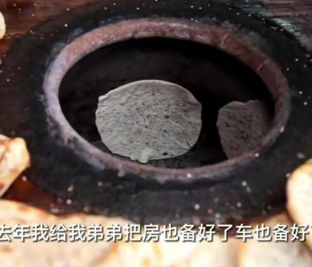 五年没上班33岁找啥工作（女子贪黑做饼卖，为了给弟弟买车买房）