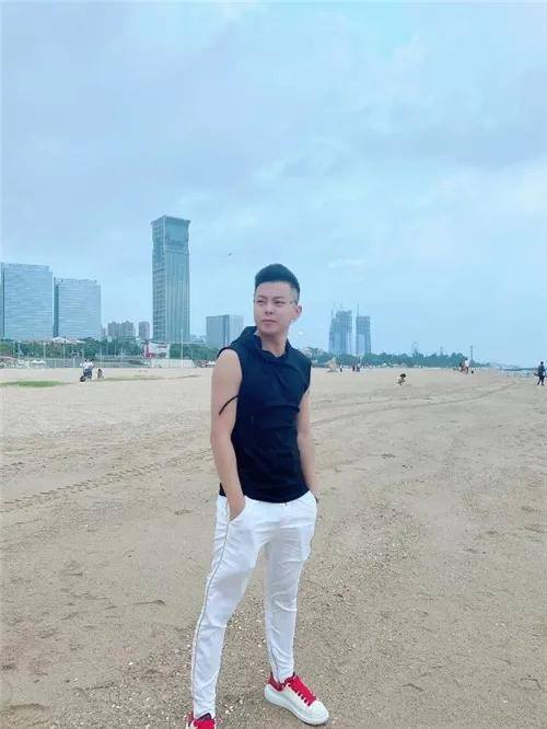 胜仔直播一天能挣多少钱（胜仔为什么能火？）