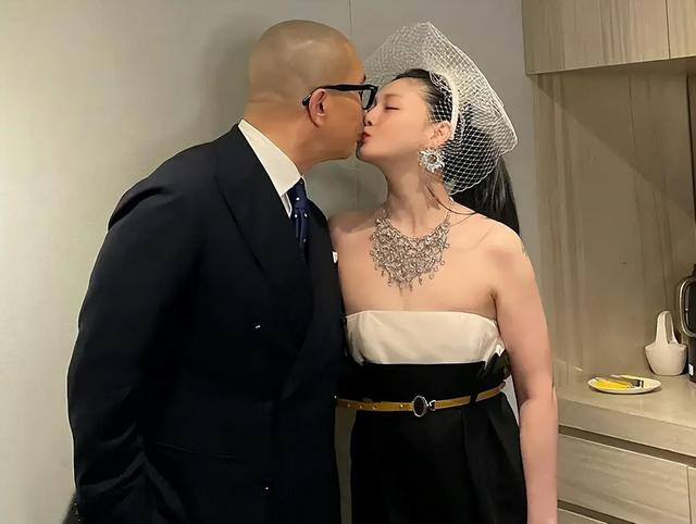 100万热度的主播能赚多少（汪小菲怒怼大s一家，前婆婆卖1万箱酸辣粉，当天销售金额高达155万）