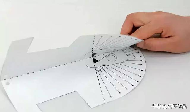 彩泥手工制作（幼儿园亲子手工：狮子手工制作图解）