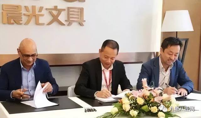 2022年开两元店还赚钱吗（三战高考，落榜少年闯荡文具销售行业）