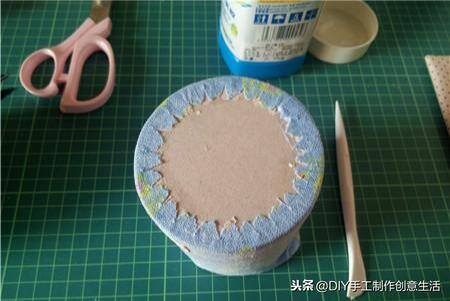 废物利用手工制作笔筒（卷纸芯改造笔筒教程）