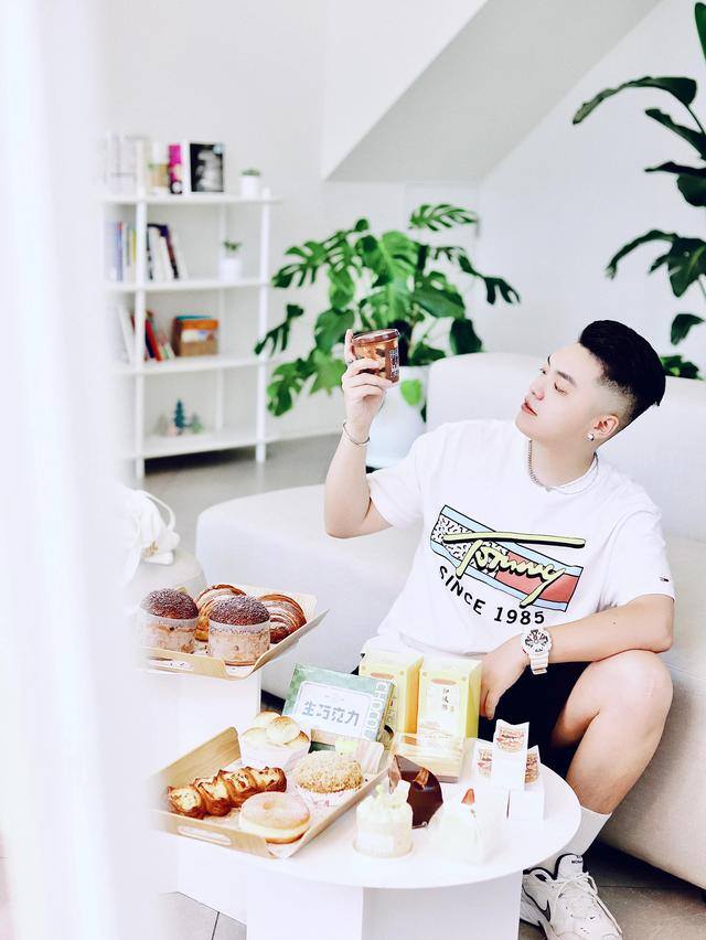 蒲公英蛋糕店（精致甜点手工烘培-今日份的探店蒲公英面包店）