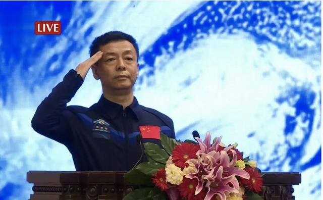 15岁能干什么工作（邓清明是如何成为航天员的？）