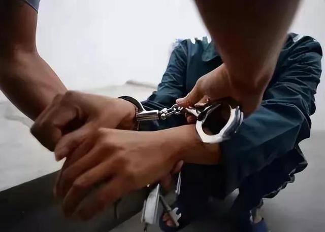拉皮条一天可以挣多少钱（出租车司机涉嫌介绍卖淫嫖娼被判刑）