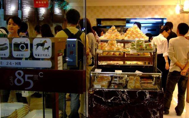 蛋糕店赚钱吗（蛋糕店开一个小蛋糕店，7天进账12万，为什么不亏本？）