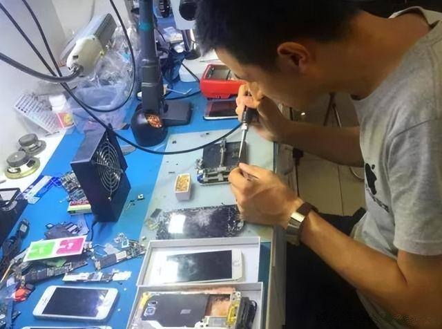 手机坏了怎么修（手机维修店怎样找到专业靠谱的手机修理店？）