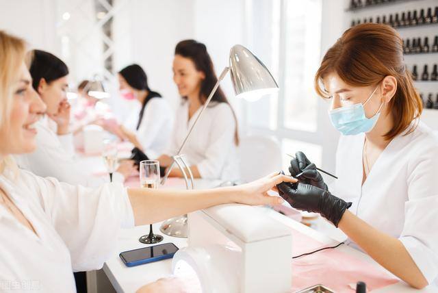 成本低适合女性开个店（免费护肤不要钱，10天盈利45万）