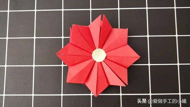 小红手工（简单漂亮的小红花折纸教程，手残也能轻松完成）