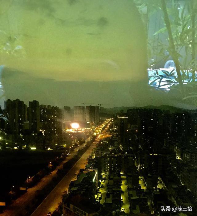 挣钱赶不上花钱的句子（人在有钱时钱不值钱，人在没钱时人不值钱）