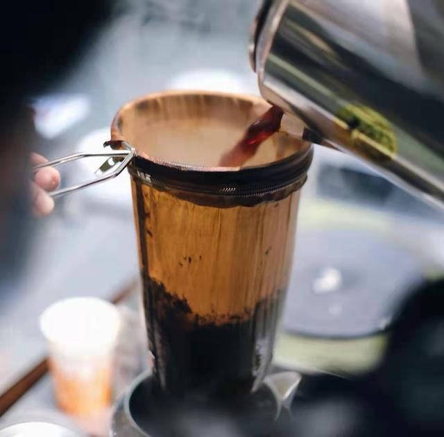 奶茶如何制作（港式丝袜奶茶的做法）