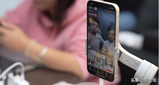 如何做直播赚钱流程（90后女青年创业做手作蛋糕，两年卖出近50万件！）