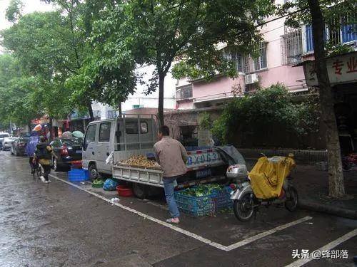 卖菜和卖水果哪个赚钱（农村下乡卖菜，为什么还有那么多人去卖菜？）