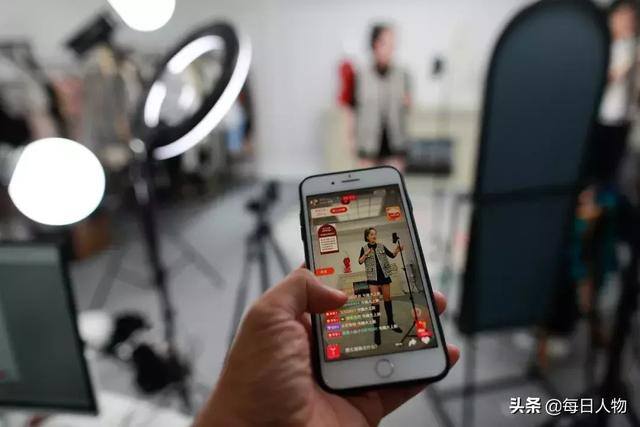 开直播能赚钱吗（带货主播杨杨的自述）