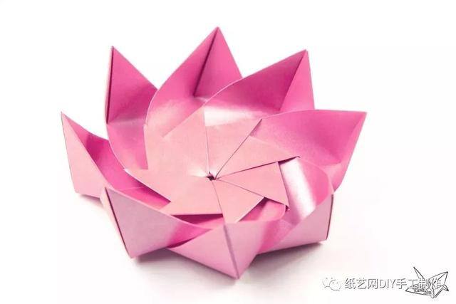 荷花手工制作（荷花折纸教程：少女心的吊饰水晶球）