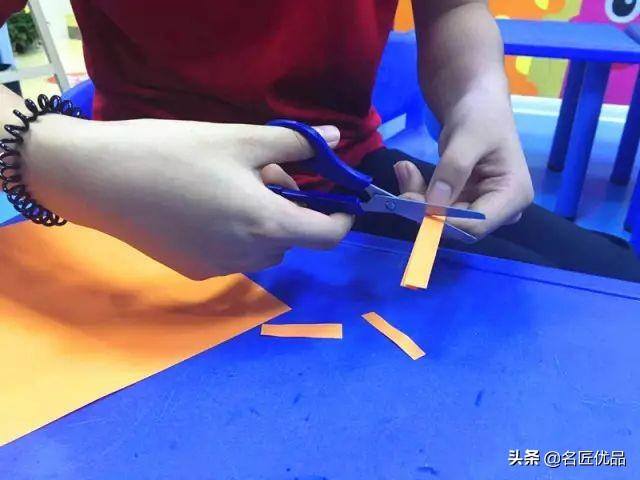 彩泥手工制作（幼儿园亲子手工：狮子手工制作图解）