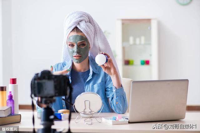 新手怎样直播带货（直播带货怎么玩？）