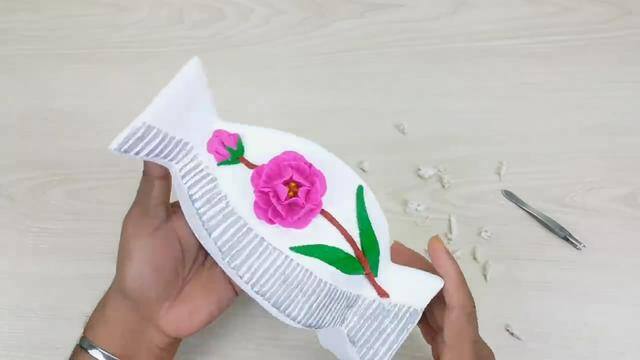 手工制作花瓶（手把手教你制作装饰花瓶，步骤详细，手工难度2颗星，摆在家里非常漂亮）
