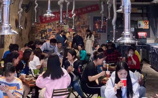 开个小店（“一人食”、“懒人经济”、“一人食”的崛起趋势）
