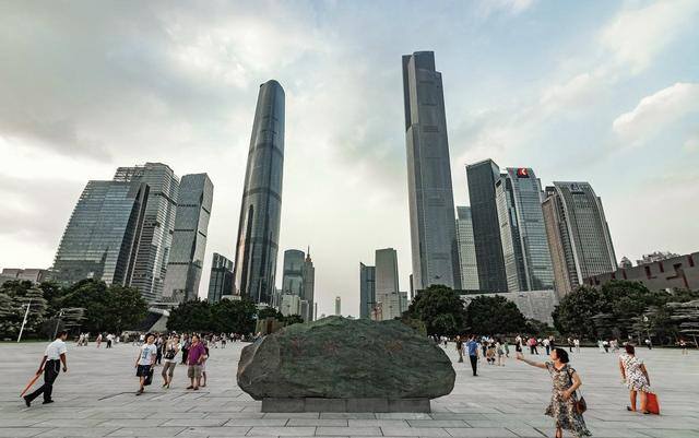 一年挣100万的家庭多吗（胡润报告显示：700万富豪家庭是不是“错觉”？）