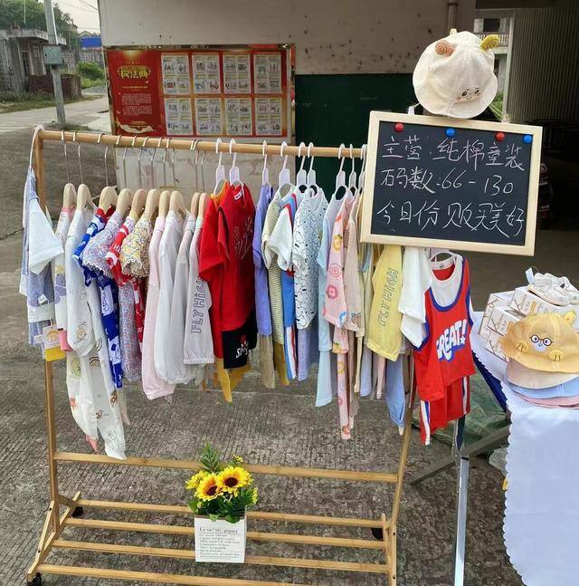 一个女人带孩子怎么赚钱生存（家里没有积蓄支持你开店做生意，看看她们是如何零成本赚生活的？）