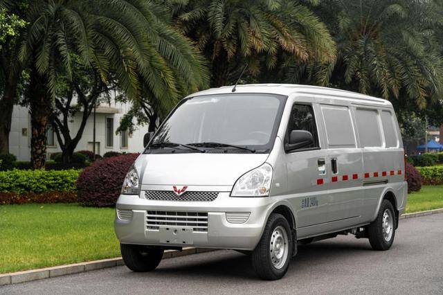 货拉拉面包车（五菱荣光电动车即将上市，续航里程300公里）