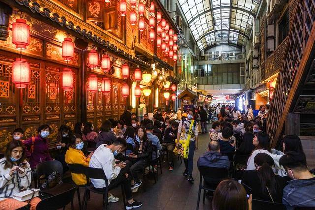开心火锅店赚钱（一家火锅店，老板利用“一份，套餐”年赚200万）