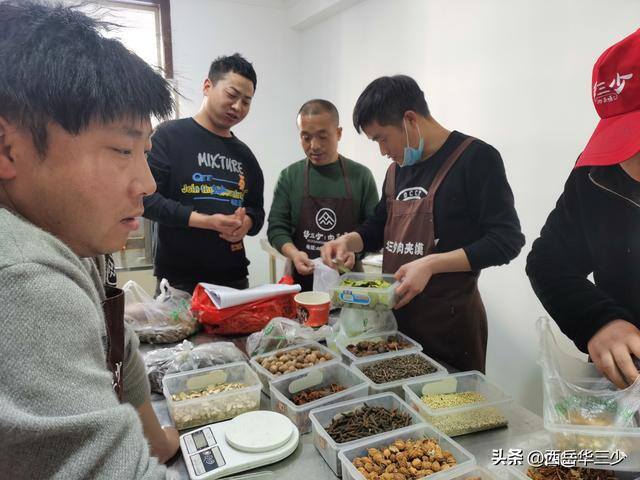 开小店算什么工作单位（月薪8000元的小吃店怎么办？）