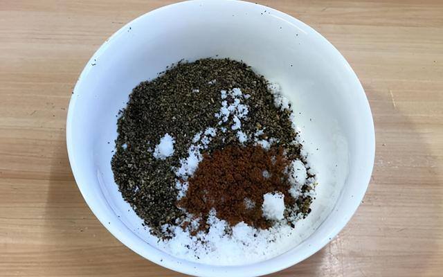 家庭自制糯米糍的做法（家常版糯米糍粑的做法，用料简单，食材常见，快速消灭家里的糯米）