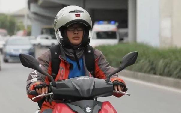 闪送一单能赚多少钱（“闪送侠”秦效书：一个月赚七八千块，妻子却说他赚得多）