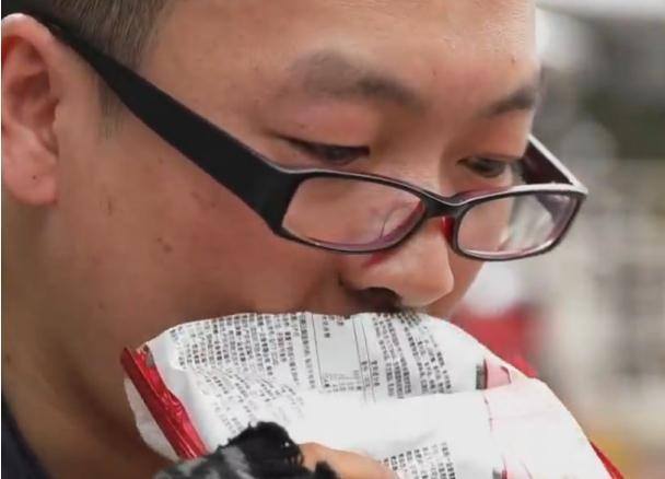 闪送一单能赚多少钱（“闪送侠”秦效书：一个月赚七八千块，妻子却说他赚得多）