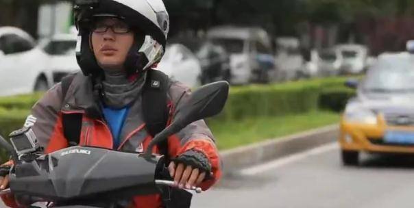 闪送一单能赚多少钱（“闪送侠”秦效书：一个月赚七八千块，妻子却说他赚得多）
