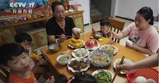 闪送一单能赚多少钱（“闪送侠”秦效书：一个月赚七八千块，妻子却说他赚得多）