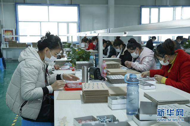 新疆最挣钱的地方（新疆阿图什市女职工日产10万只微型耳机喇叭）