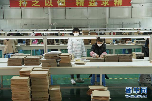 新疆最挣钱的地方（新疆阿图什市女职工日产10万只微型耳机喇叭）