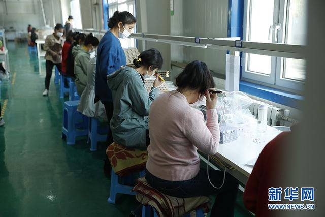 新疆最挣钱的地方（新疆阿图什市女职工日产10万只微型耳机喇叭）