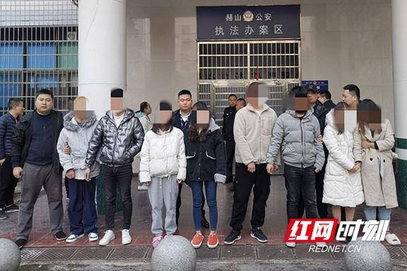 微信挂机（赫山警方捣毁一处利用租借微信账号帮助信息网络犯罪窝点）