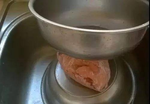 化冻肉用什么方法最快（如何快速解冻肉？）