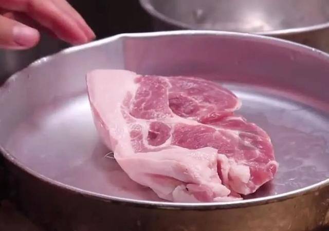 化冻肉用什么方法最快（如何快速解冻肉？）