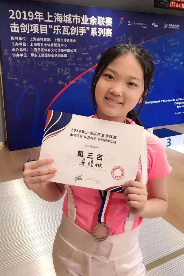 开学画什么好看又简单（“击剑小能手”画出奥运组图漫画）