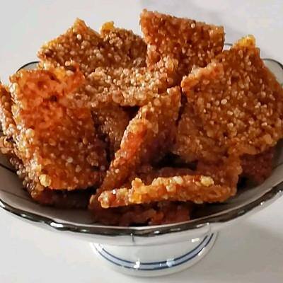 锅巴怎么做出来在家自制（剩米饭也能做出好吃的，麻辣香脆超级过瘾）