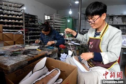 附近有手工活吗?可以拿家里做的（河北阜城：手工布鞋焕发新青春）