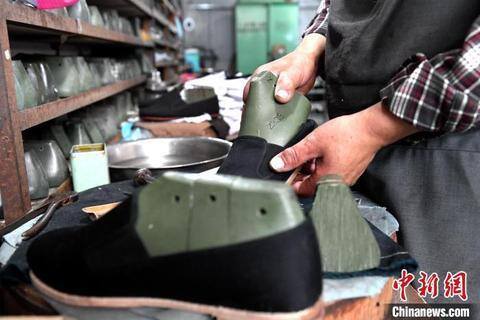 附近有手工活吗?可以拿家里做的（河北阜城：手工布鞋焕发新青春）