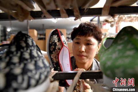 附近有手工活吗?可以拿家里做的（河北阜城：手工布鞋焕发新青春）